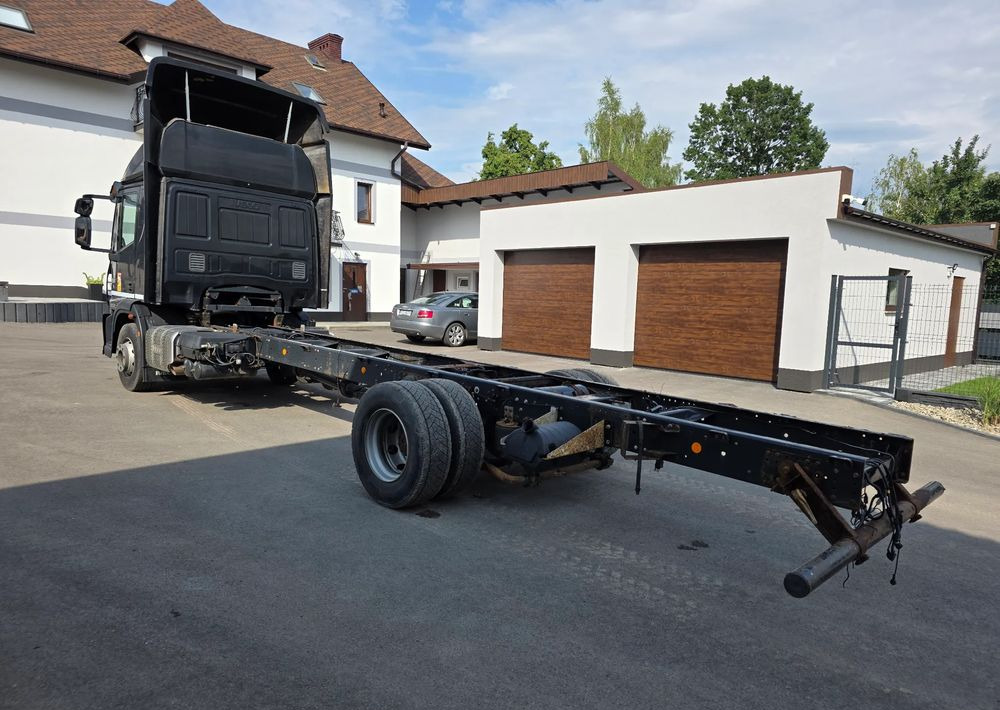 Iveco EUROCARGO 160E28 RAMA DO ZABUDOWY/ LAWETA / MANUAL / - Plachtové nákladné vozidlo: obrázok 4 Iveco EUROCARGO 160E28 RAMA DO ZABUDOWY/ LAWETA / MANUAL / - Plachtové nákladné vozidlo: obrázok 4