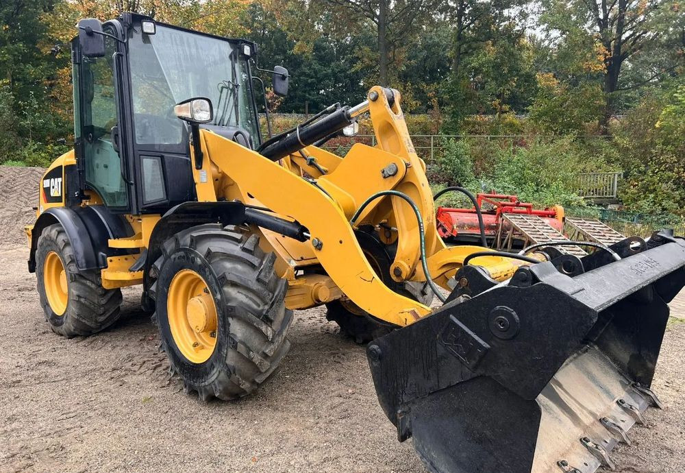 Caterpillar CAT 908M / SPROWADZONA / ŁYŻKA SZCZĘKA + WIDŁY / / 2017R / W ORGINALE / Z NIEMIEC / 1 WŁAŚCICIEL/ - Kolesový nakladač: obrázok 2 Caterpillar CAT 908M / SPROWADZONA / ŁYŻKA SZCZĘKA + WIDŁY / / 2017R / W ORGINALE / Z NIEMIEC / 1 WŁAŚCICIEL/ - Kolesový nakladač: obrázok 2