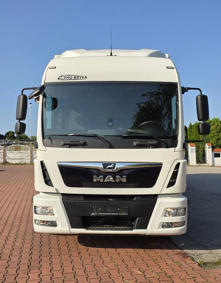 MAN TGL 12.250 / KONTENER / IZOTERMA / WINDA / 2019R / EURO 6 / PEŁEN SERWIS / 6 TON ŁADOWNOŚĆ / SPROWADZONY / ZADBANY / JAK NOWY / KSIĄŻKA SERWISOWA / E6 / 17 PALET - Skříňový nákladní auto: obrázok 3 MAN TGL 12.250 / KONTENER / IZOTERMA / WINDA / 2019R / EURO 6 / PEŁEN SERWIS / 6 TON ŁADOWNOŚĆ / SPROWADZONY / ZADBANY / JAK NOWY / KSIĄŻKA SERWISOWA / E6 / 17 PALET - Skříňový nákladní auto: obrázok 3