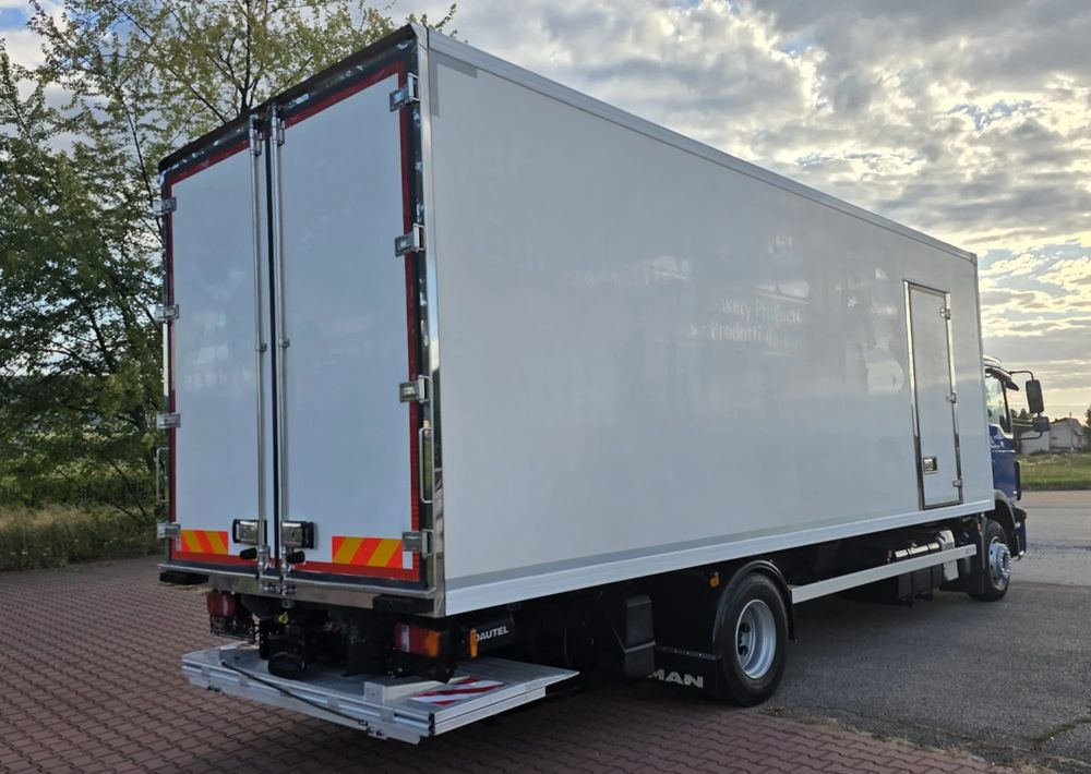MAN TGM 15.250 / CHŁODNIA / WINDA / 2018 ROK / 230 TYŚ KM / BOCZNE DRZWI / AUTOMAT / SPROWADZONY / E6 / 18 EUROPALET/ - Chladirenské nákladné vozidlo: obrázok 4 MAN TGM 15.250 / CHŁODNIA / WINDA / 2018 ROK / 230 TYŚ KM / BOCZNE DRZWI / AUTOMAT / SPROWADZONY / E6 / 18 EUROPALET/ - Chladirenské nákladné vozidlo: obrázok 4