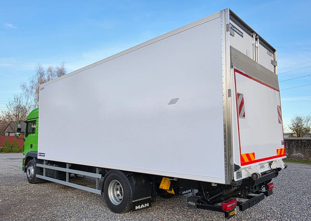 MAN TGM 18.320 / 18.290 / 15.290 / IZOTERMA / WINDA / 19PALET / E6 / 08.2018 / LIFT / SPROWADZONY / AUTOMAT / SYPIALKA / PIERWSZY WŁAŚCICIEL / BOCZNE DRZWI / STAN BARDZO DOBRY - Chladirenské nákladné vozidlo: obrázok 5 MAN TGM 18.320 / 18.290 / 15.290 / IZOTERMA / WINDA / 19PALET / E6 / 08.2018 / LIFT / SPROWADZONY / AUTOMAT / SYPIALKA / PIERWSZY WŁAŚCICIEL / BOCZNE DRZWI / STAN BARDZO DOBRY - Chladirenské nákladné vozidlo: obrázok 5