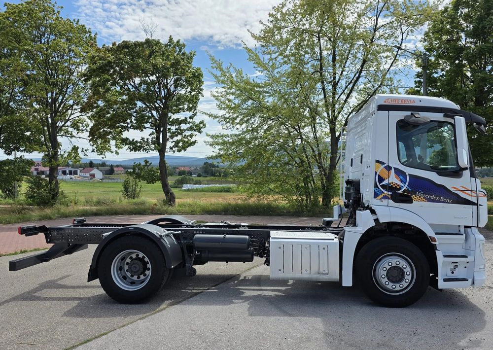 Mercedes-Benz ANTOS 1827 / ATEGO / ACTROS / E6 / ROZSTAW OSI 3.75M / WYWROT / BECZKA / UTRZYMANIE DRÓG / HAKOWIEC / SPROWADZONY / PIERWSZY WŁAŚCICIEL / STAN BDB - Podvozek s kabinou: obrázok 3 Mercedes-Benz ANTOS 1827 / ATEGO / ACTROS / E6 / ROZSTAW OSI 3.75M / WYWROT / BECZKA / UTRZYMANIE DRÓG / HAKOWIEC / SPROWADZONY / PIERWSZY WŁAŚCICIEL / STAN BDB - Podvozek s kabinou: obrázok 3