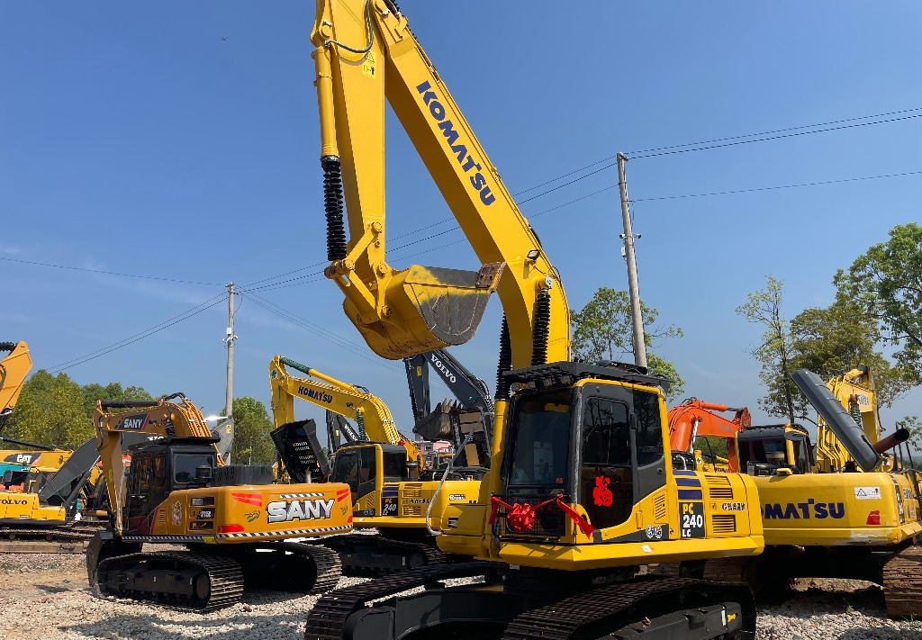 Komatsu PC 240 PC220 PC240-8 - Pásové rýpadlo: obrázok 3 Komatsu PC 240 PC220 PC240-8 - Pásové rýpadlo: obrázok 3
