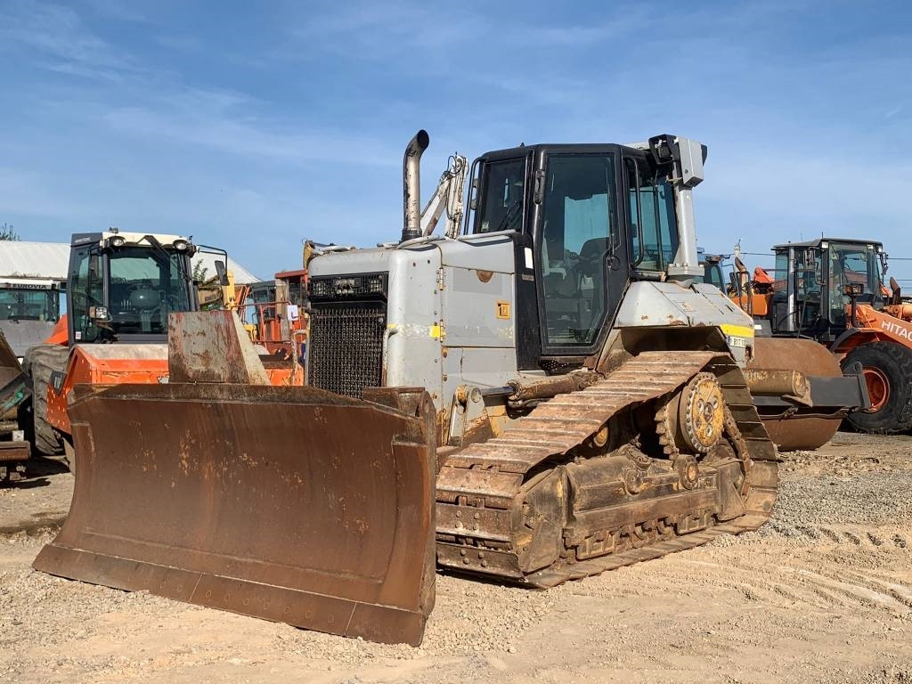 CAT D 6 N - Buldozér: obrázok 1 CAT D 6 N - Buldozér: obrázok 1