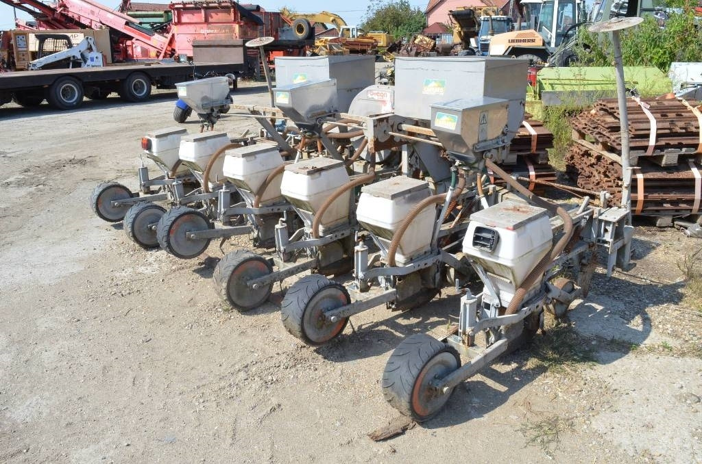 Carraro Elli 4000 - Přesný sejací stroj: obrázok 3 Carraro Elli 4000 - Přesný sejací stroj: obrázok 3