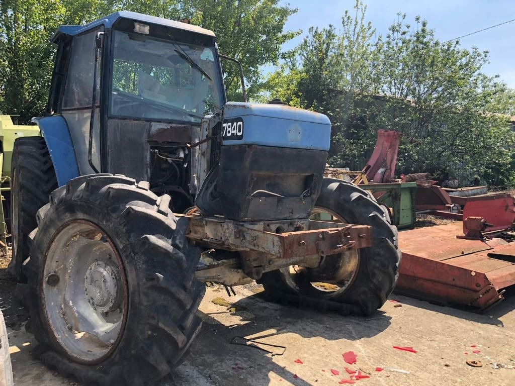 Ford / New Holland For parts 7840 - Traktor: obrázok 3 Ford / New Holland For parts 7840 - Traktor: obrázok 3