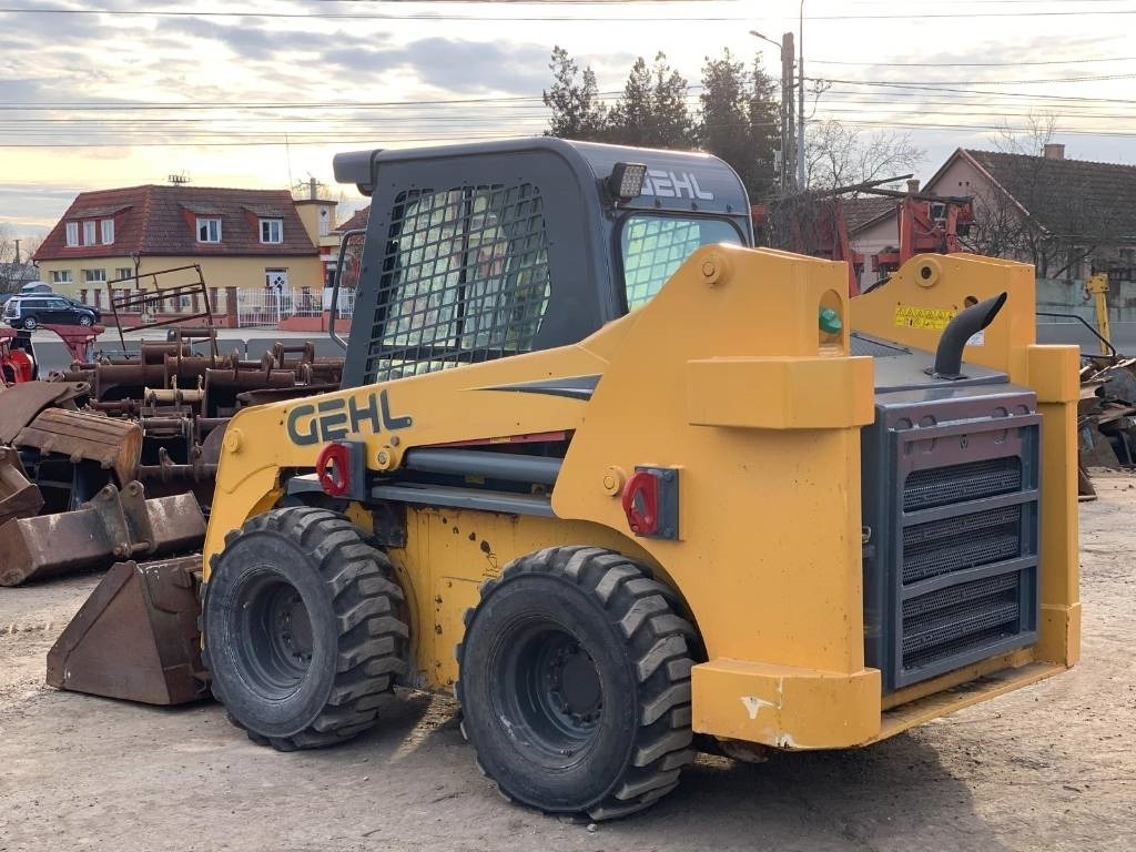 Gehl R 260  - Šmykom riadený nakladač: obrázok 3 Gehl R 260  - Šmykom riadený nakladač: obrázok 3