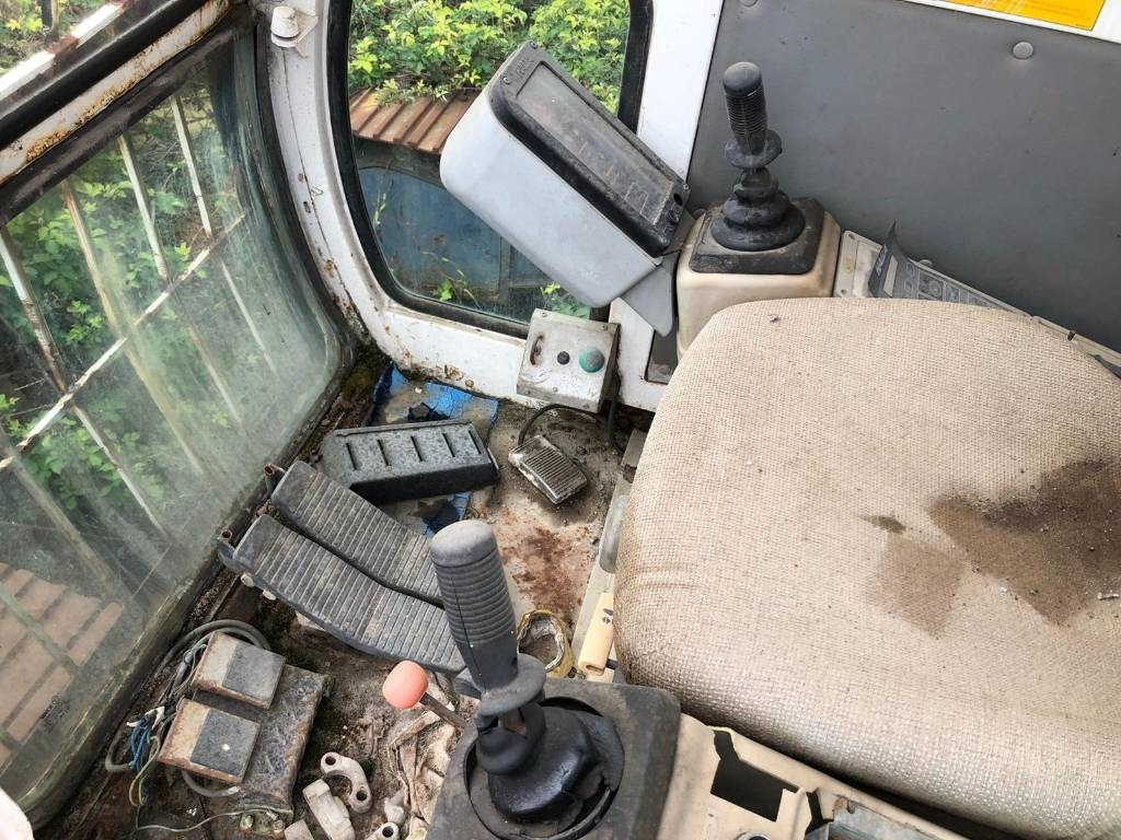 Halla Hitachi HE 280 ICE - Pásové rýpadlo: obrázok 5 Halla Hitachi HE 280 ICE - Pásové rýpadlo: obrázok 5