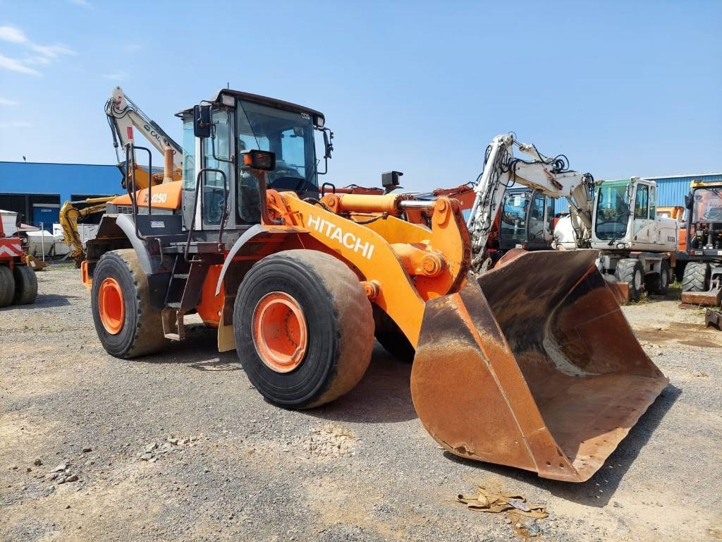 Hitachi ZW250 - Kolesový nakladač: obrázok 1 Hitachi ZW250 - Kolesový nakladač: obrázok 1
