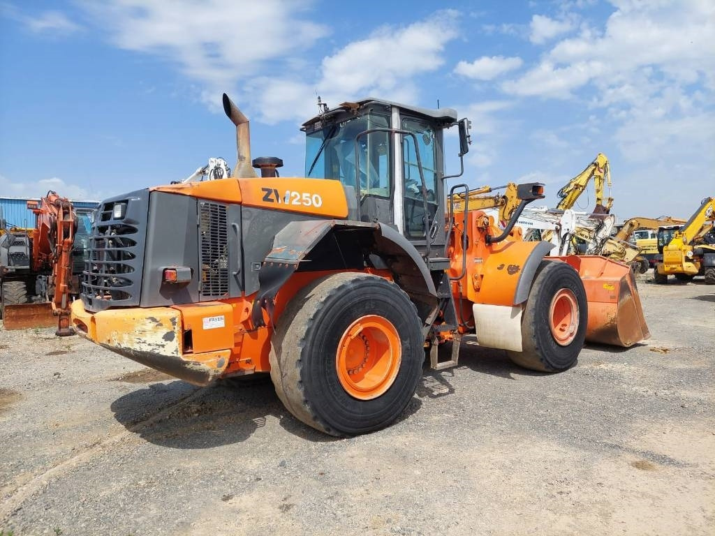 Hitachi ZW250 - Kolesový nakladač: obrázok 3 Hitachi ZW250 - Kolesový nakladač: obrázok 3