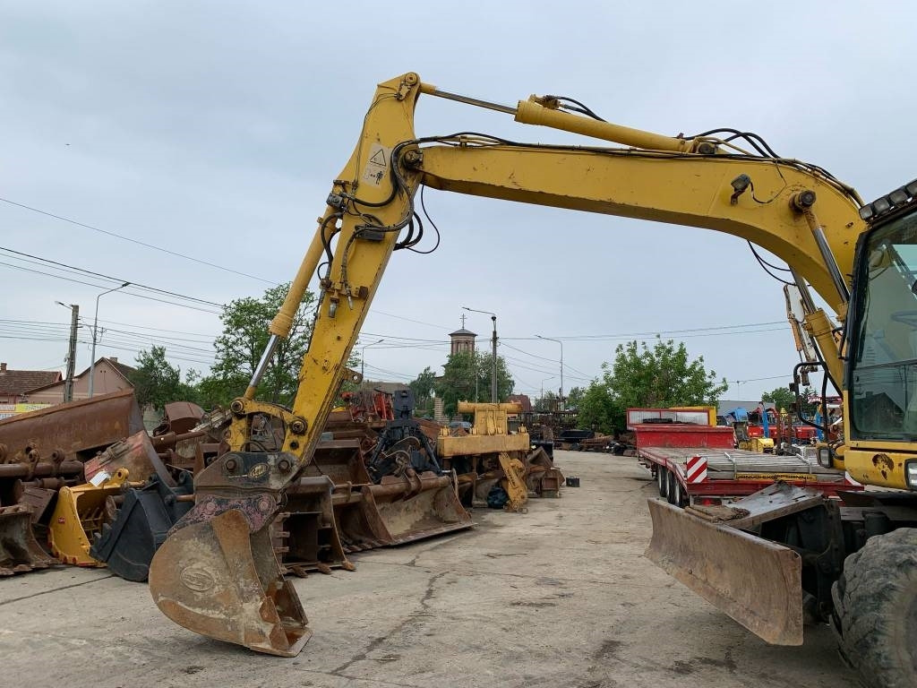 Komatsu PW 140-7 - Kolesové rýpadlo: obrázok 4 Komatsu PW 140-7 - Kolesové rýpadlo: obrázok 4