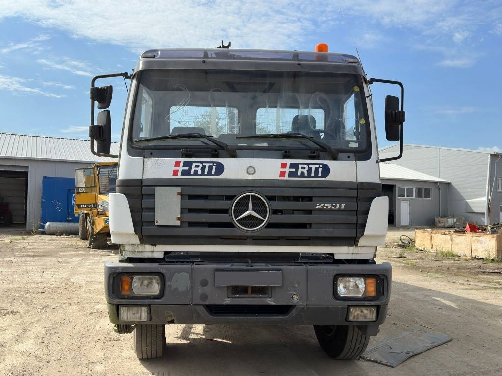 Mercedes-Benz 2531 - Auto s hydraulickou rukou, Valníkový/ Plošinový nákladný automobil: obrázok 4 Mercedes-Benz 2531 - Auto s hydraulickou rukou, Valníkový/ Plošinový nákladný automobil: obrázok 4