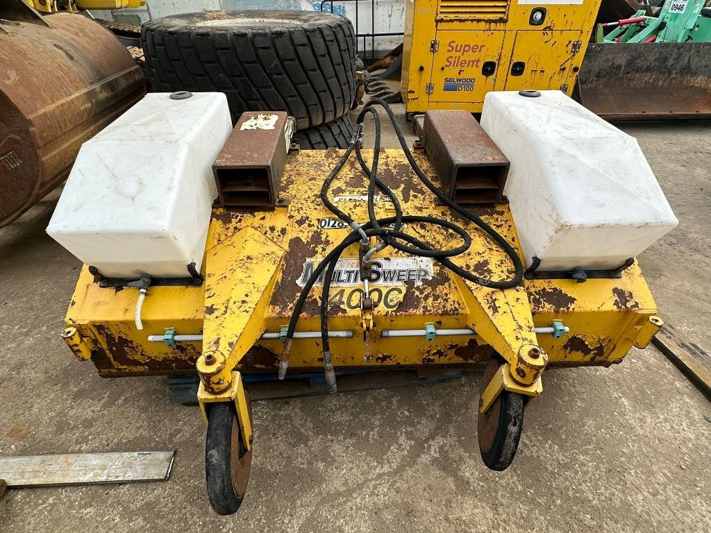 Multisweep 400C - Zametač pre Stavebné stroje: obrázok 1 Multisweep 400C - Zametač pre Stavebné stroje: obrázok 1