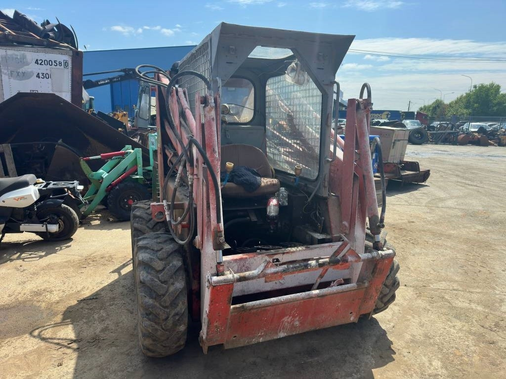 Unirak 600 - Šmykom riadený nakladač: obrázok 4 Unirak 600 - Šmykom riadený nakladač: obrázok 4