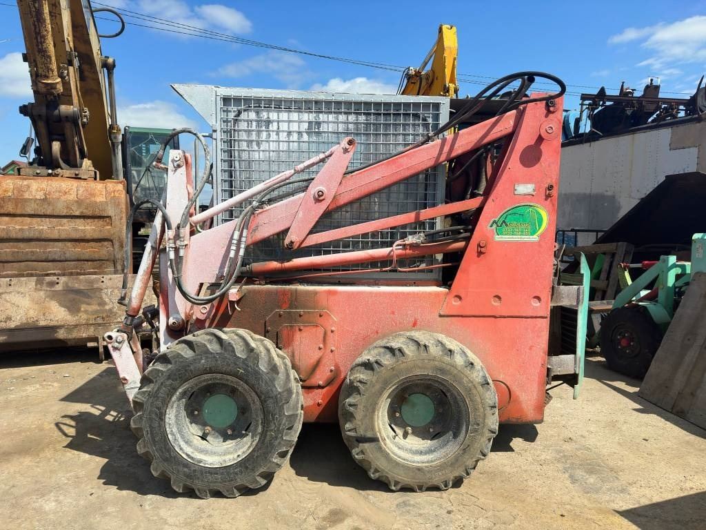 Unirak 600 - Šmykom riadený nakladač: obrázok 2 Unirak 600 - Šmykom riadený nakladač: obrázok 2