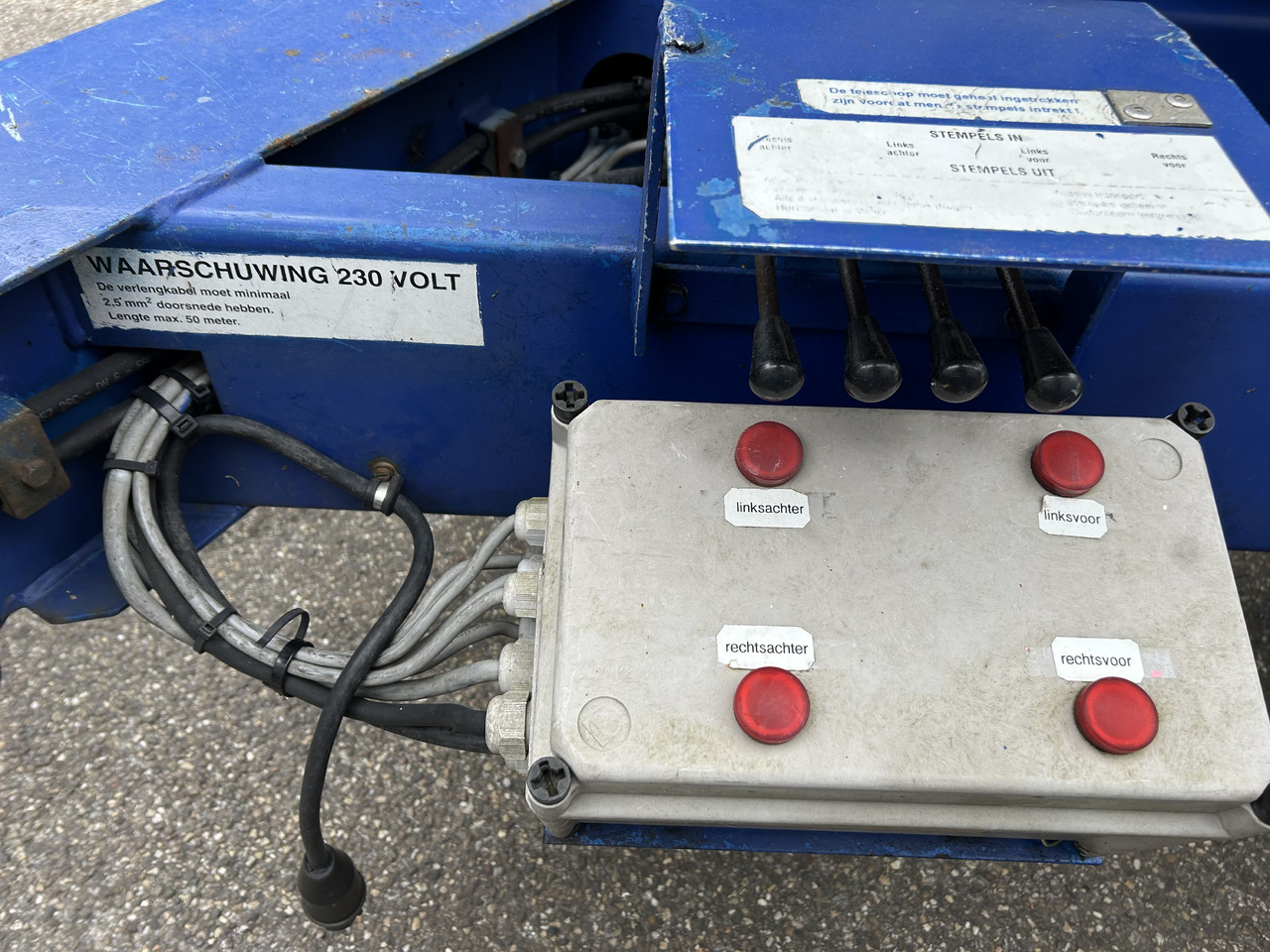 Custers R20EHS R20 2005 trailer mounted platform R20 - Prívesná plošina: obrázok 4 Custers R20EHS R20 2005 trailer mounted platform R20 - Prívesná plošina: obrázok 4
