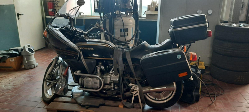 Honda GL 2 Goldwing - Motocykel: obrázok 3 Honda GL 2 Goldwing - Motocykel: obrázok 3