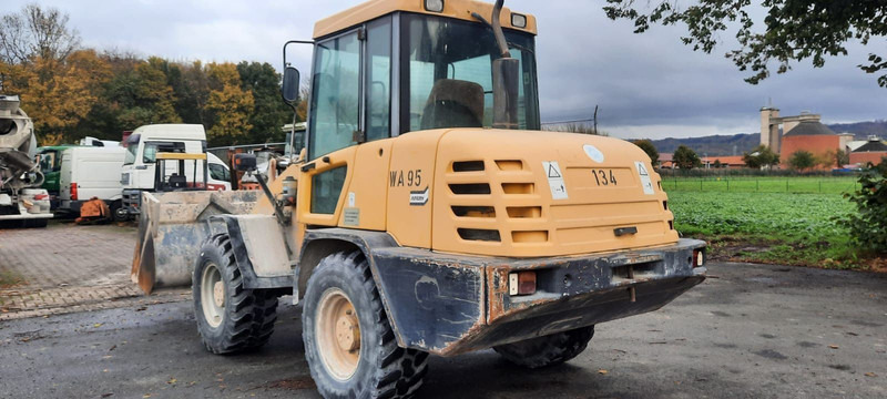 Komatsu WA95-3 - Kolesový nakladač: obrázok 4 Komatsu WA95-3 - Kolesový nakladač: obrázok 4