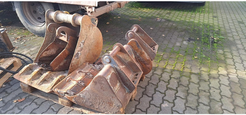 Kubota Löffel für Minibagger - Lyžica pre rýpadlo: obrázok 3 Kubota Löffel für Minibagger - Lyžica pre rýpadlo: obrázok 3