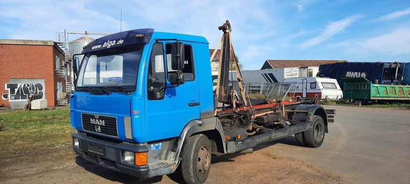 MAN L2000 Abrollkipper - Hákový nosič kontajnerov: obrázok 1 MAN L2000 Abrollkipper - Hákový nosič kontajnerov: obrázok 1