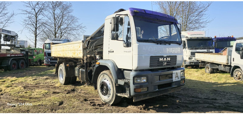MAN TGM 18.220 4x2 3.S-Kipper mit Kran - Sklápač, Auto s hydraulickou rukou: obrázok 1 MAN TGM 18.220 4x2 3.S-Kipper mit Kran - Sklápač, Auto s hydraulickou rukou: obrázok 1