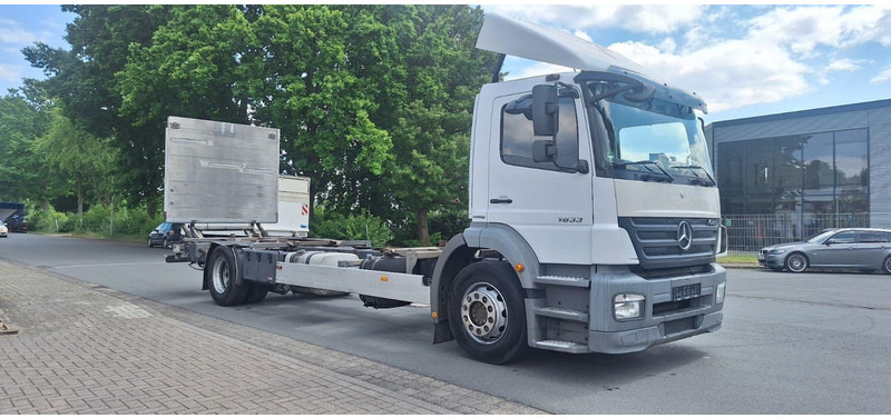 Mercedes-Benz 1833 2 Achser für BDF mit LBW - Podvozek s kabinou: obrázok 2 Mercedes-Benz 1833 2 Achser für BDF mit LBW - Podvozek s kabinou: obrázok 2