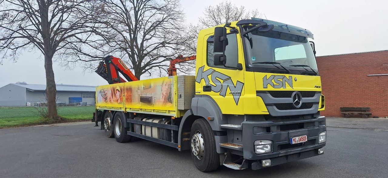 Mercedes-Benz 2636 Axor 3-Achser 6x2 mit Kran PK14002+Funk - Valníkový/ Plošinový nákladný automobil, Auto s hydraulickou rukou: obrázok 1 Mercedes-Benz 2636 Axor 3-Achser 6x2 mit Kran PK14002+Funk - Valníkový/ Plošinový nákladný automobil, Auto s hydraulickou rukou: obrázok 1