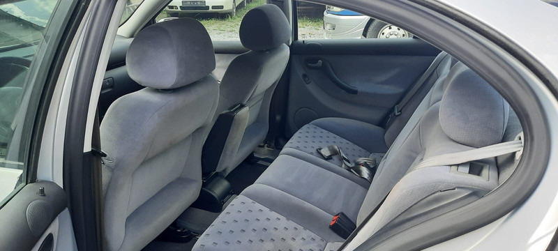 SEAT Toledo Signo 1,8 20V Autom - Sedan: obrázok 5 SEAT Toledo Signo 1,8 20V Autom - Sedan: obrázok 5