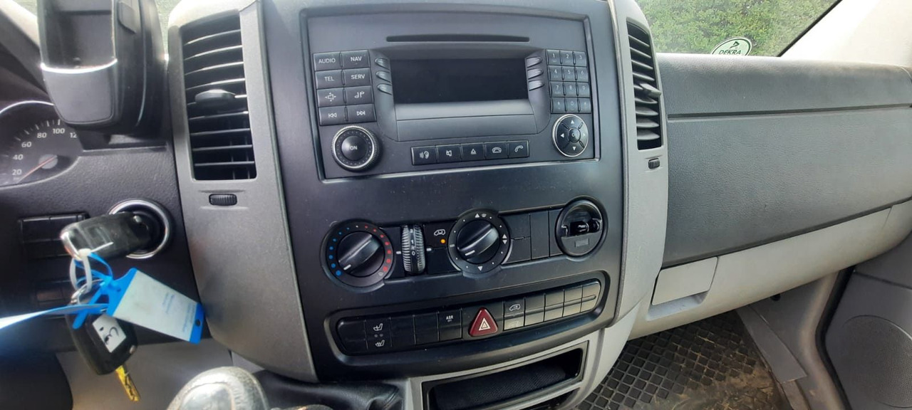 Volkswagen Crafter TDI Lang/Klima 3-Sitzer - Furgon: obrázok 5 Volkswagen Crafter TDI Lang/Klima 3-Sitzer - Furgon: obrázok 5