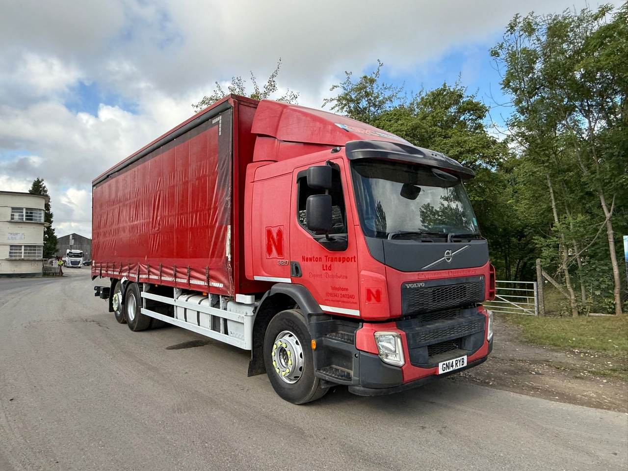 2014 Volvo FE 320 Curtainside Truck - Plachtové nákladné vozidlo: obrázok 1 2014 Volvo FE 320 Curtainside Truck - Plachtové nákladné vozidlo: obrázok 1