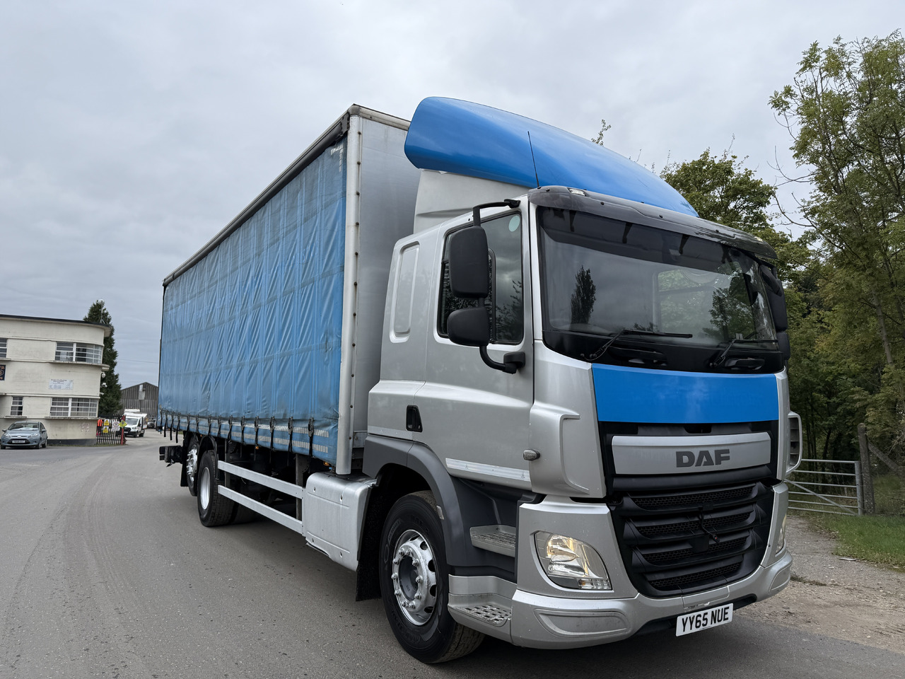 2015 DAF CF 330 Curtainside Truck - Plachtové nákladné vozidlo: obrázok 1 2015 DAF CF 330 Curtainside Truck - Plachtové nákladné vozidlo: obrázok 1