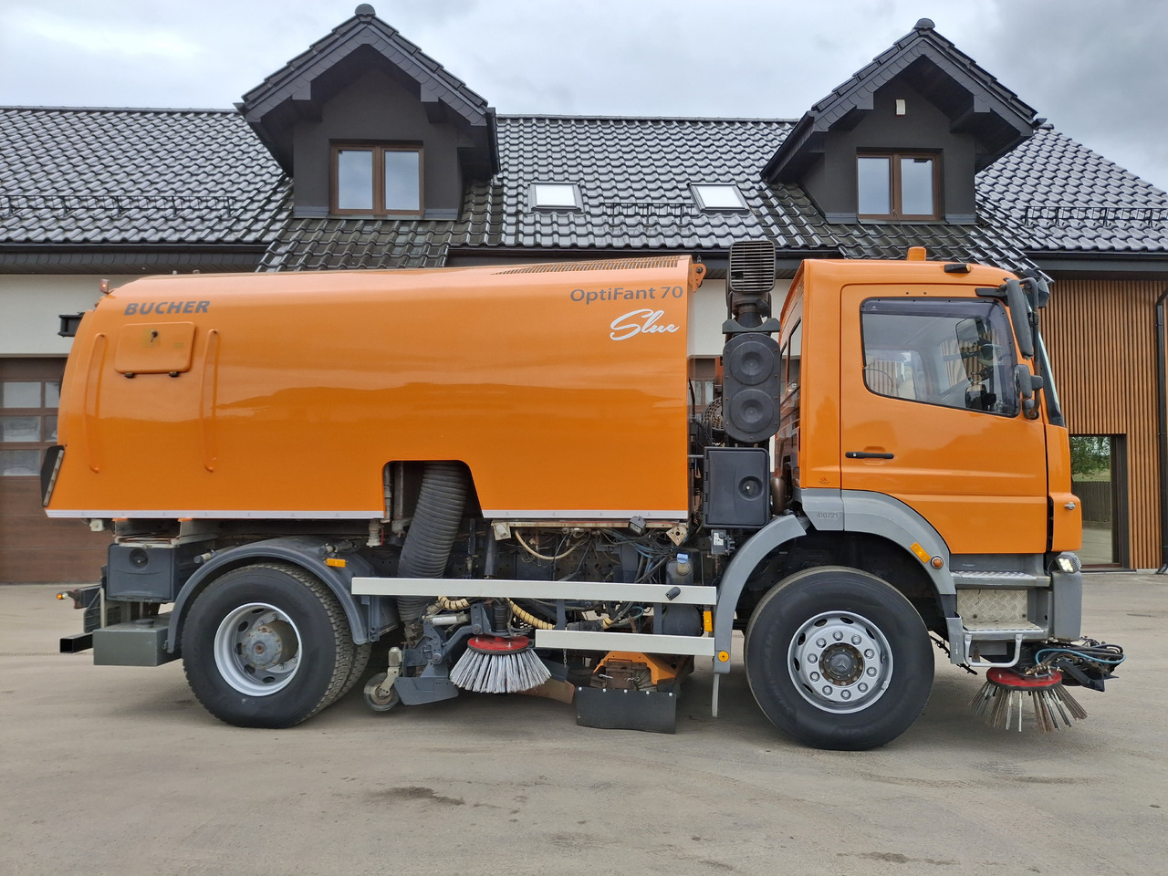 MERCEDES-BENZ Axor 1823 Zamiatarka Kehrmaschine BUCHER 2 Motoren Szczotki L/R Sweeper - Zametacie vozidlo: obrázok 5 MERCEDES-BENZ Axor 1823 Zamiatarka Kehrmaschine BUCHER 2 Motoren Szczotki L/R Sweeper - Zametacie vozidlo: obrázok 5