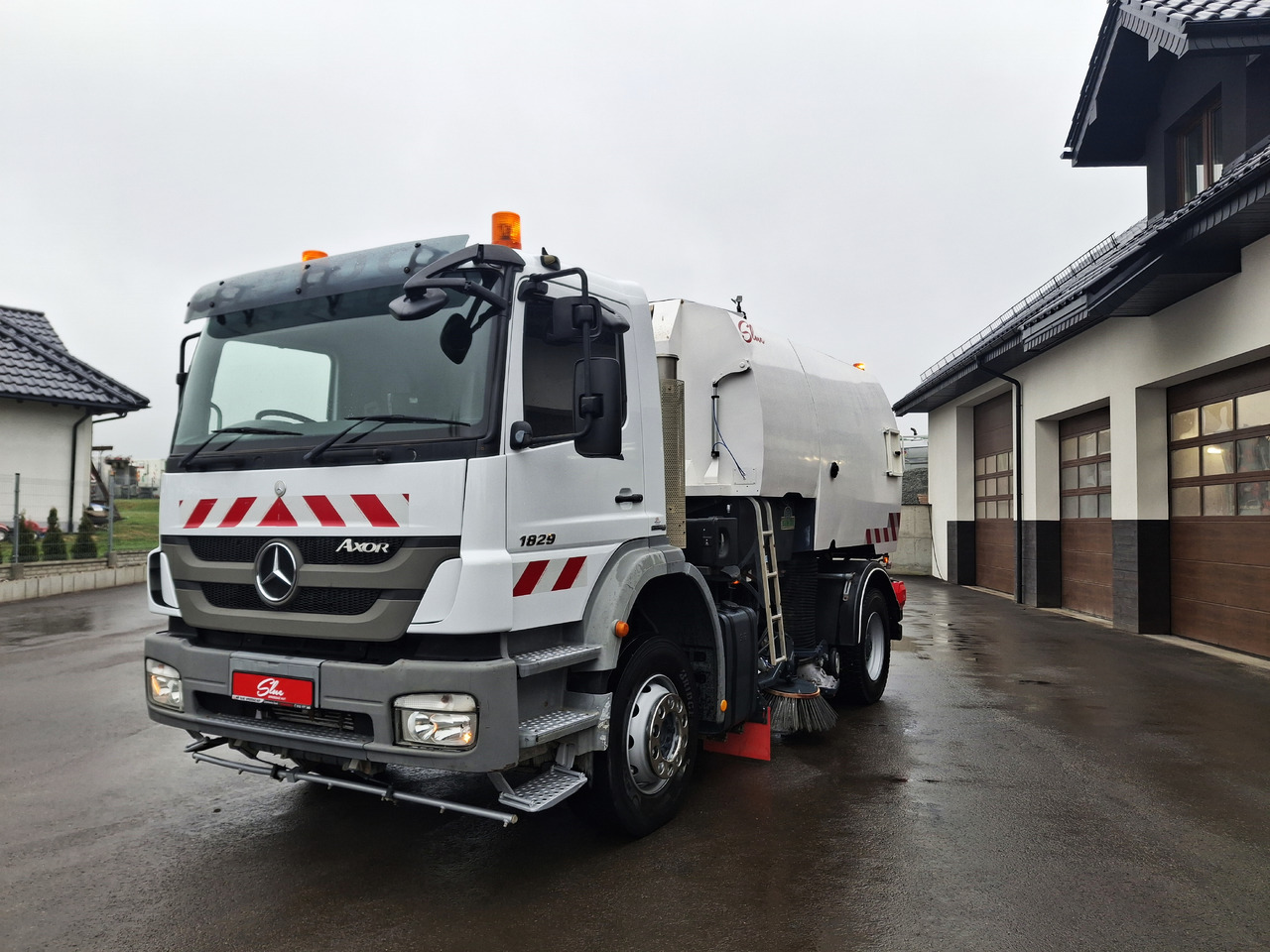 MERCEDES-BENZ Axor 1829 Zamiatarka Kehrmaschine Johnston 2 Motoren Karcher L/R - Zametacie vozidlo: obrázok 2 MERCEDES-BENZ Axor 1829 Zamiatarka Kehrmaschine Johnston 2 Motoren Karcher L/R - Zametacie vozidlo: obrázok 2