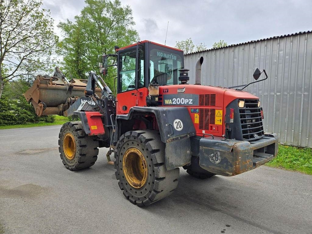 Komatsu WA200PZ-6 - Kolesový nakladač: obrázok 2 Komatsu WA200PZ-6 - Kolesový nakladač: obrázok 2