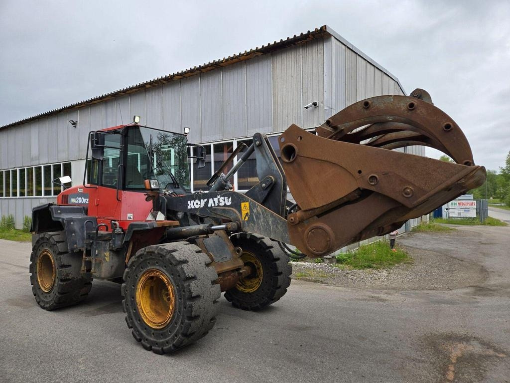 Komatsu WA200PZ-6 - Kolesový nakladač: obrázok 4 Komatsu WA200PZ-6 - Kolesový nakladač: obrázok 4
