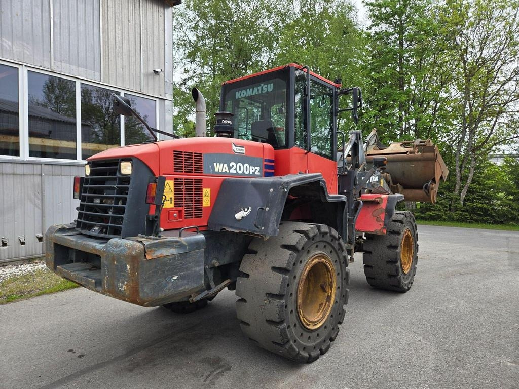 Komatsu WA200PZ-6 - Kolesový nakladač: obrázok 3 Komatsu WA200PZ-6 - Kolesový nakladač: obrázok 3