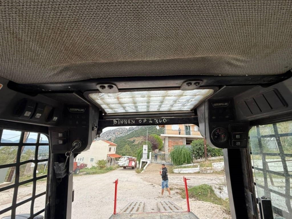 CAT 216  - Šmykom riadený nakladač: obrázok 5 CAT 216  - Šmykom riadený nakladač: obrázok 5