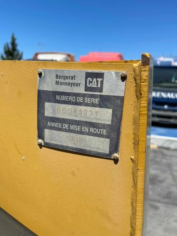 CAT 236 B  - Šmykom riadený nakladač: obrázok 2 CAT 236 B  - Šmykom riadený nakladač: obrázok 2