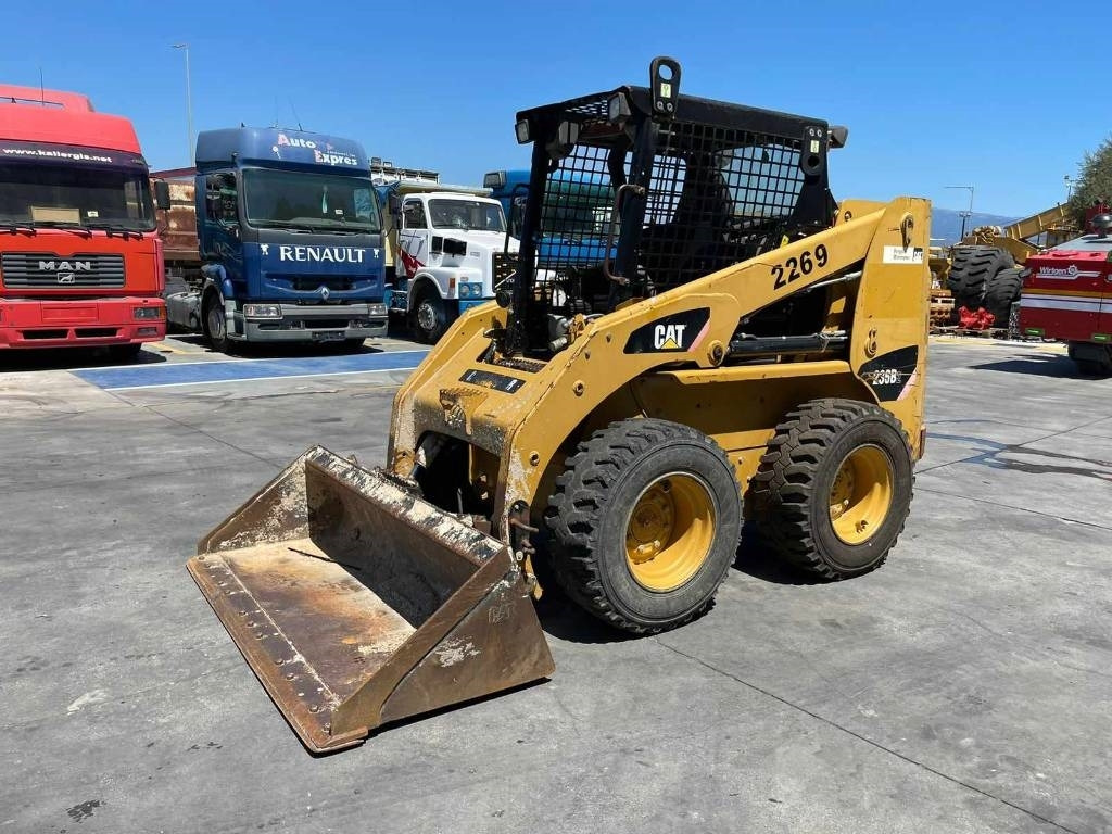 CAT 236 B  - Šmykom riadený nakladač: obrázok 3 CAT 236 B  - Šmykom riadený nakladač: obrázok 3