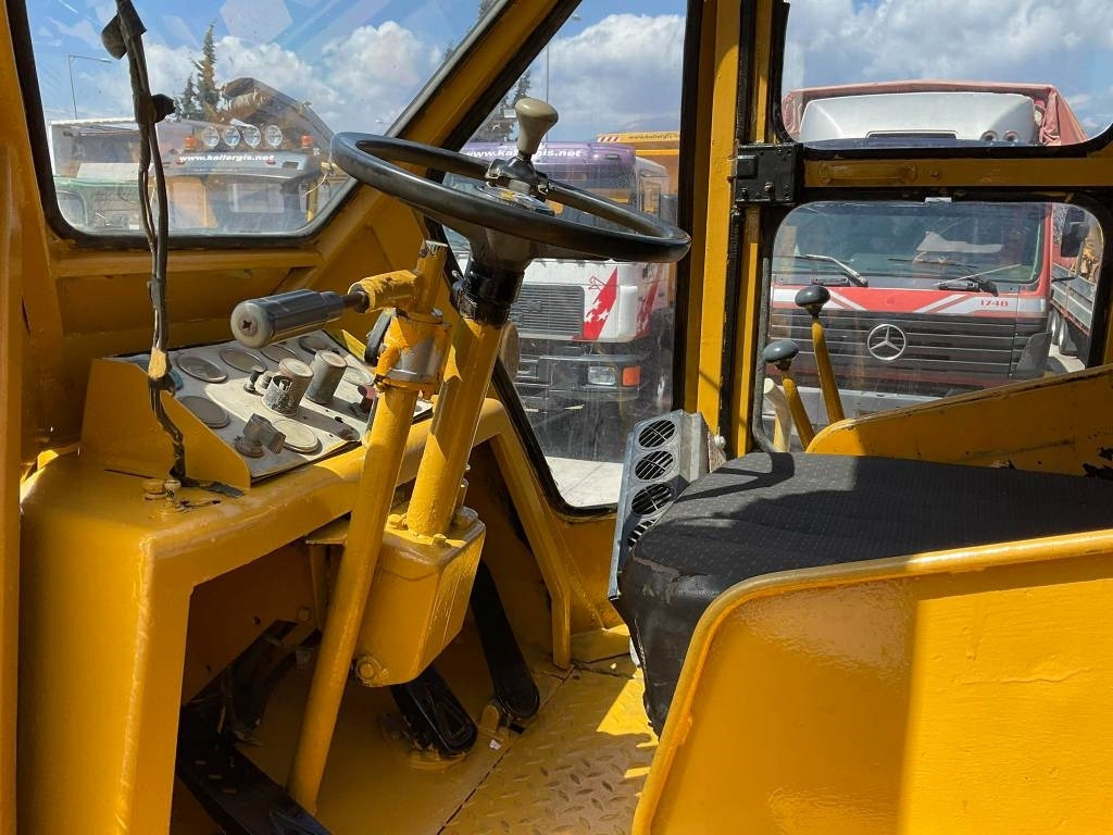 Kolesový nakladač CAT 966C: obrázok 15