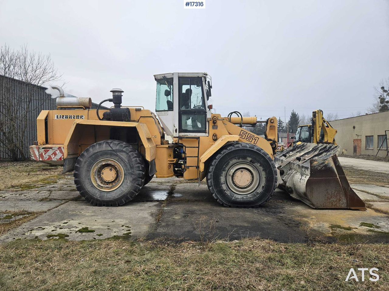 LIEBHERR L551 wheel loader (1995) - Kolesový nakladač: obrázok 5 LIEBHERR L551 wheel loader (1995) - Kolesový nakladač: obrázok 5