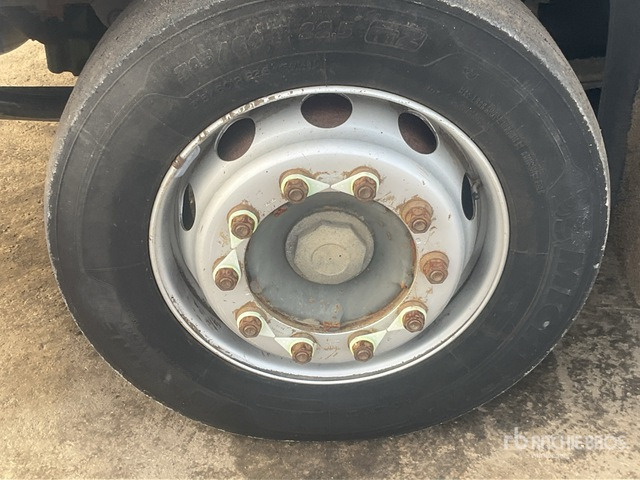 2002 Volvo FM280 4x2 Sleeper Flatbed Truck - Valníkový/ Plošinový nákladný automobil: obrázok 5 2002 Volvo FM280 4x2 Sleeper Flatbed Truck - Valníkový/ Plošinový nákladný automobil: obrázok 5