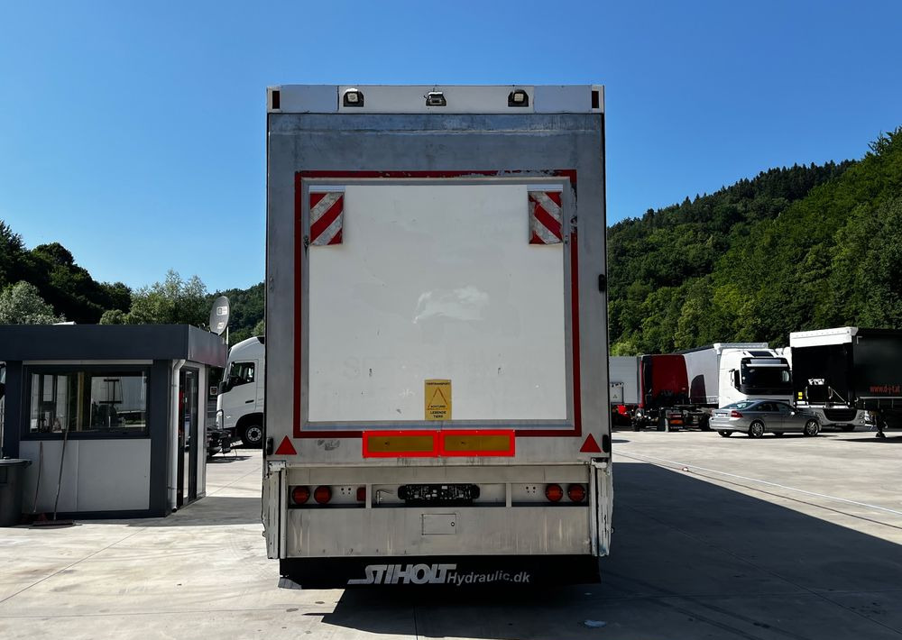Pezzaioli HMK Industri // Do przewozu zwierząt // 2004 Rok // 3 Pokłady // Waga // Osi skrętne // Oznonacja // - Náves skriňové: obrázok 5 Pezzaioli HMK Industri // Do przewozu zwierząt // 2004 Rok // 3 Pokłady // Waga // Osi skrętne // Oznonacja // - Náves skriňové: obrázok 5