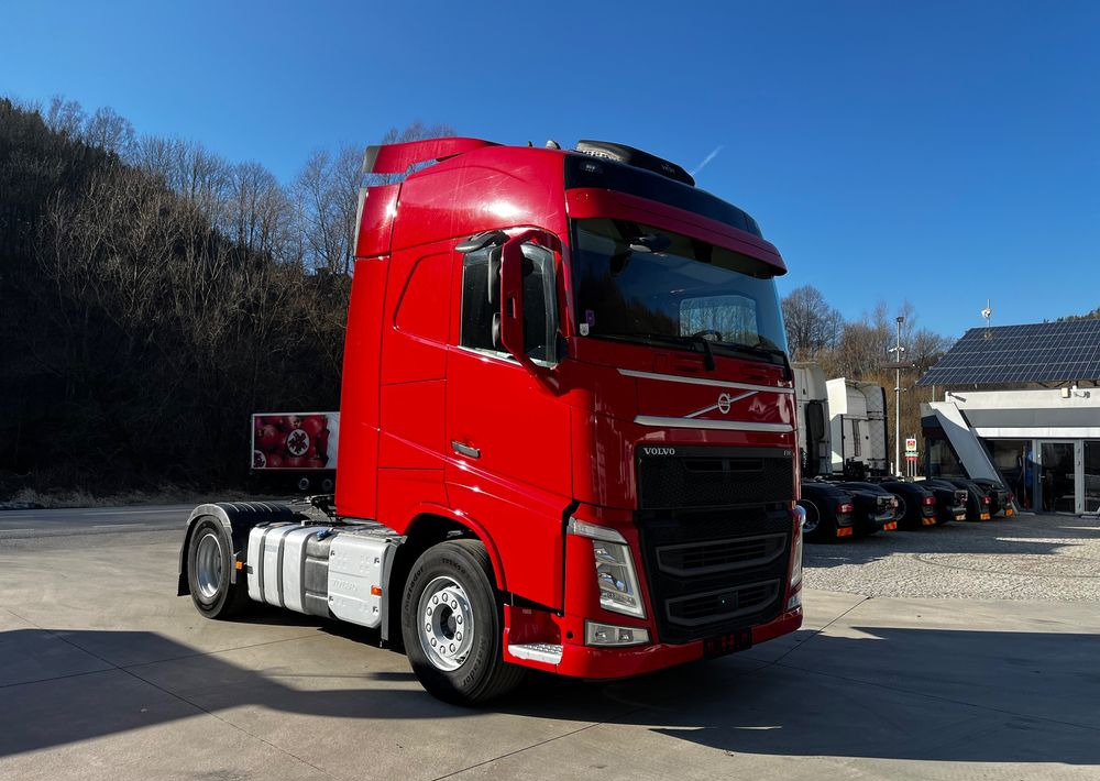Volvo FH // Standard // 2018 // Duże zbiorniki // Klima postojowa // Radary // Idealny ! - Ťahač: obrázok 2 Volvo FH // Standard // 2018 // Duże zbiorniki // Klima postojowa // Radary // Idealny ! - Ťahač: obrázok 2