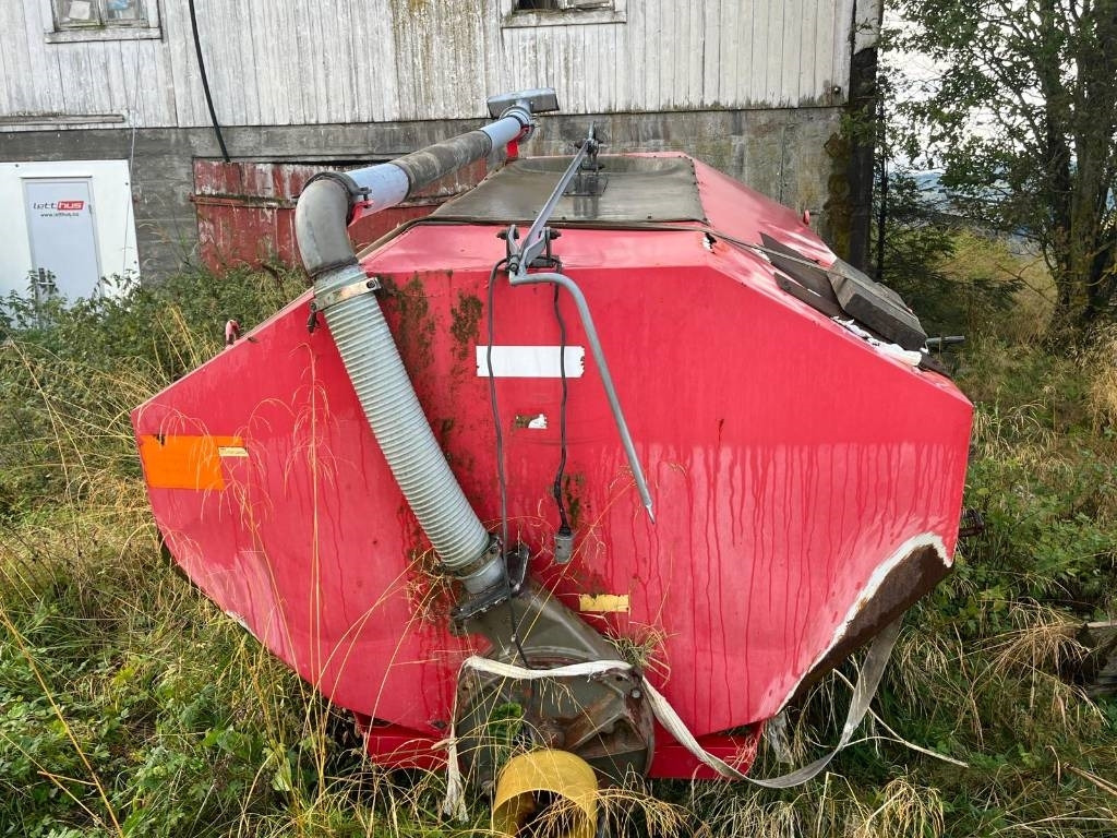 GB 4.8 Guffen Fertilizer Spreader - Fekálny náves: obrázok 3 GB 4.8 Guffen Fertilizer Spreader - Fekálny náves: obrázok 3