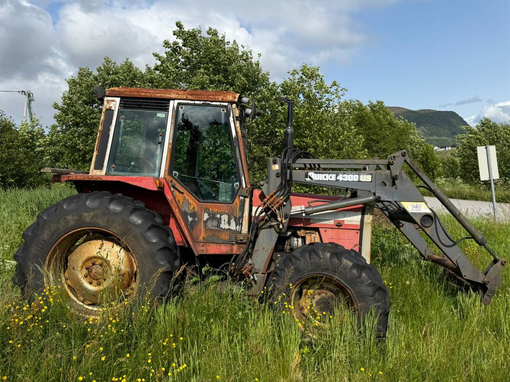 Massey Ferguson 675 - Traktor: obrázok 3 Massey Ferguson 675 - Traktor: obrázok 3