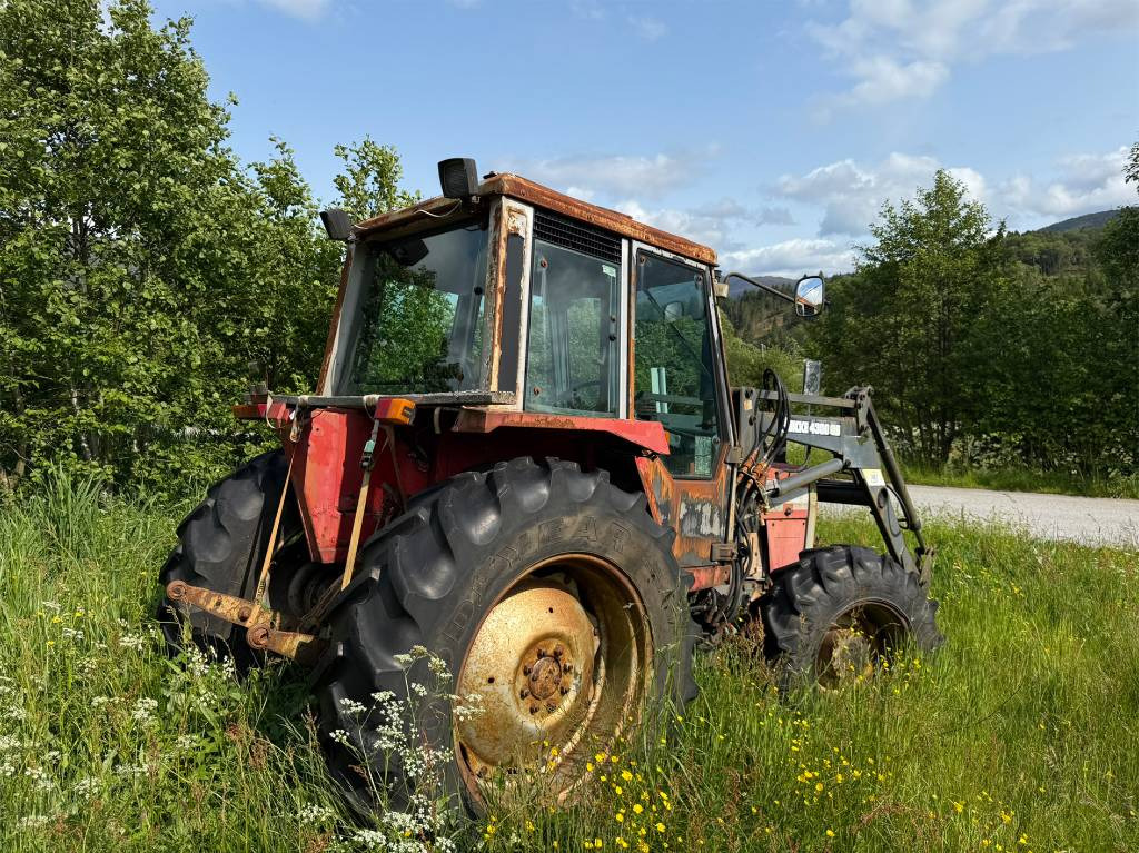 Massey Ferguson 675 - Traktor: obrázok 2 Massey Ferguson 675 - Traktor: obrázok 2