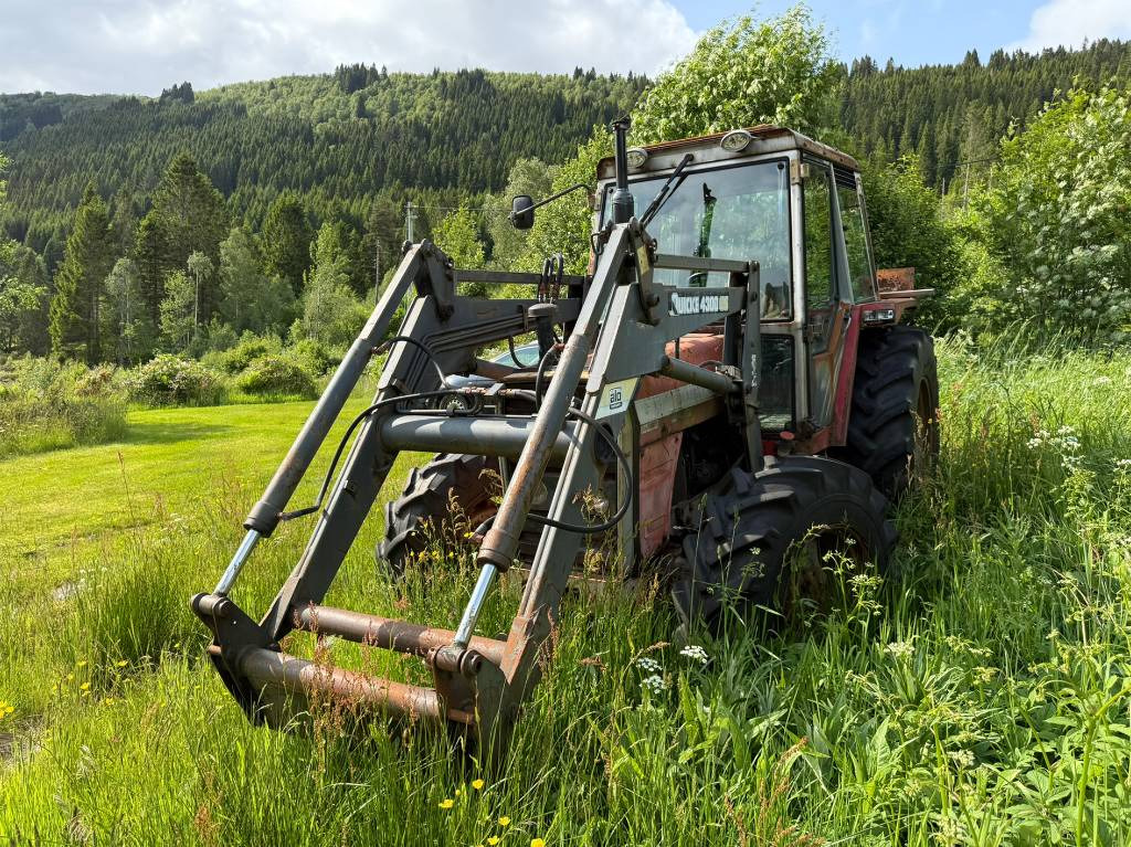 Massey Ferguson 675 - Traktor: obrázok 1 Massey Ferguson 675 - Traktor: obrázok 1