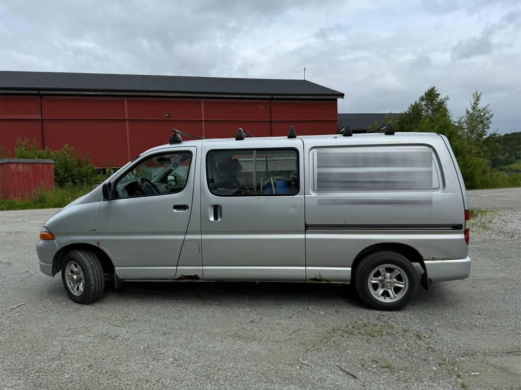 Toyota Hiace 4x4 - Furgon: obrázok 2 Toyota Hiace 4x4 - Furgon: obrázok 2