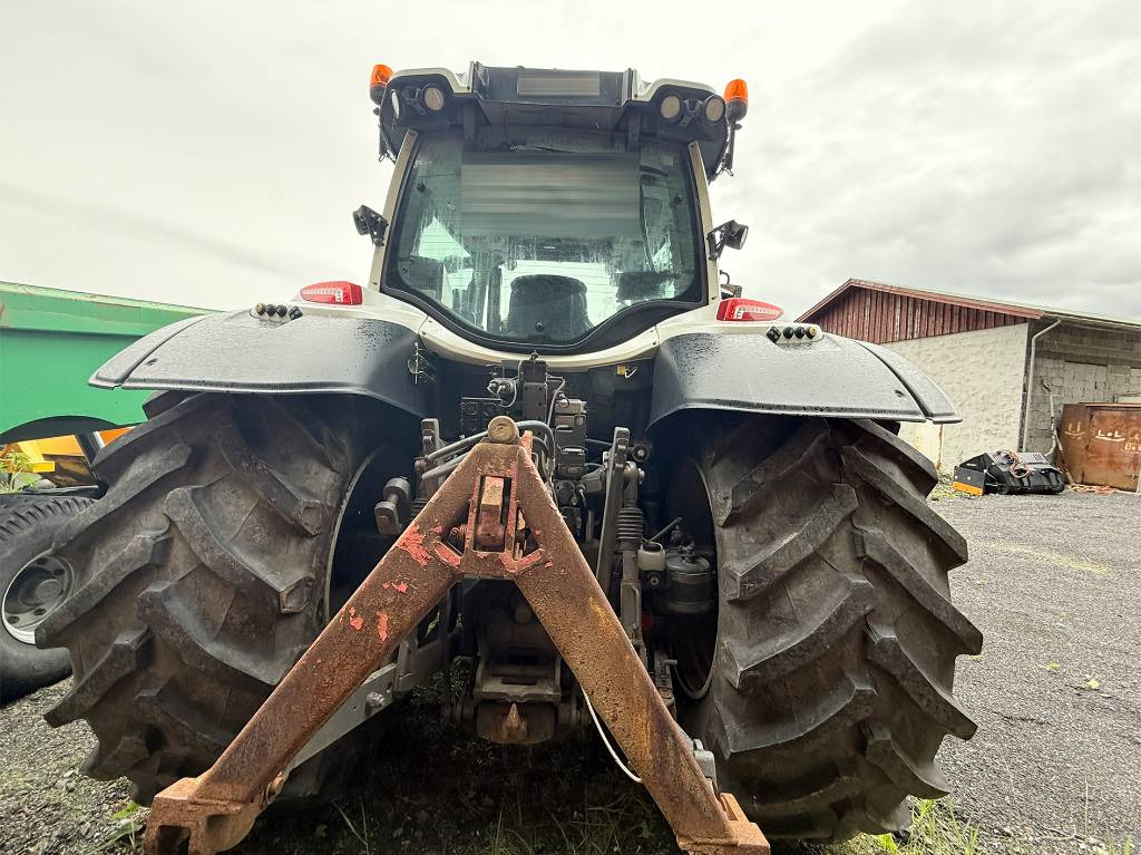 Valtra N 174 med frontlaster - Traktor: obrázok 4 Valtra N 174 med frontlaster - Traktor: obrázok 4